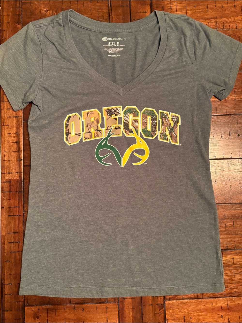 Colosseum Women's V-Neck Oregon Graphic Tee w/ Camo - medium - Collegiate, Camo